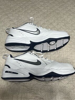 Men’s Nike Air Monarchs NWOB